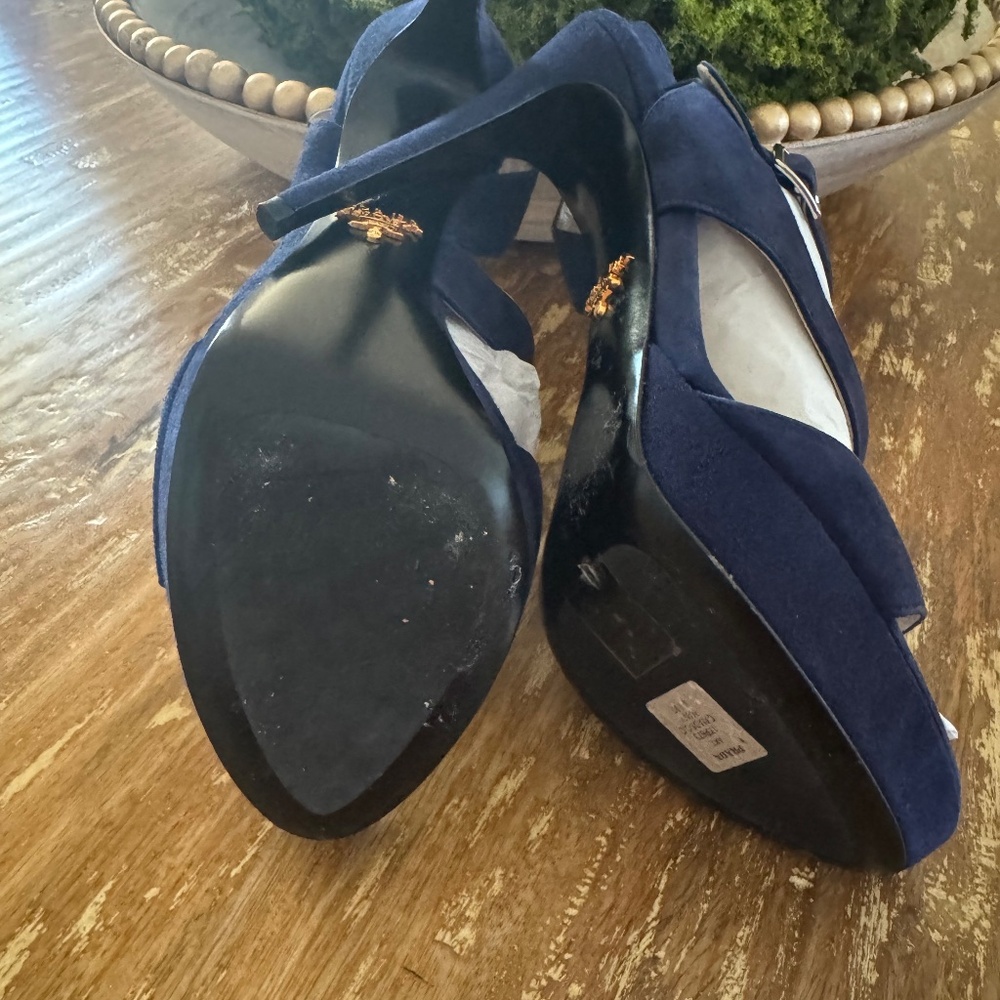 Prada heels - Picture 3 of 4